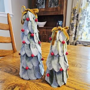 Festive Velvet Holiday Tree Set with Red Berries